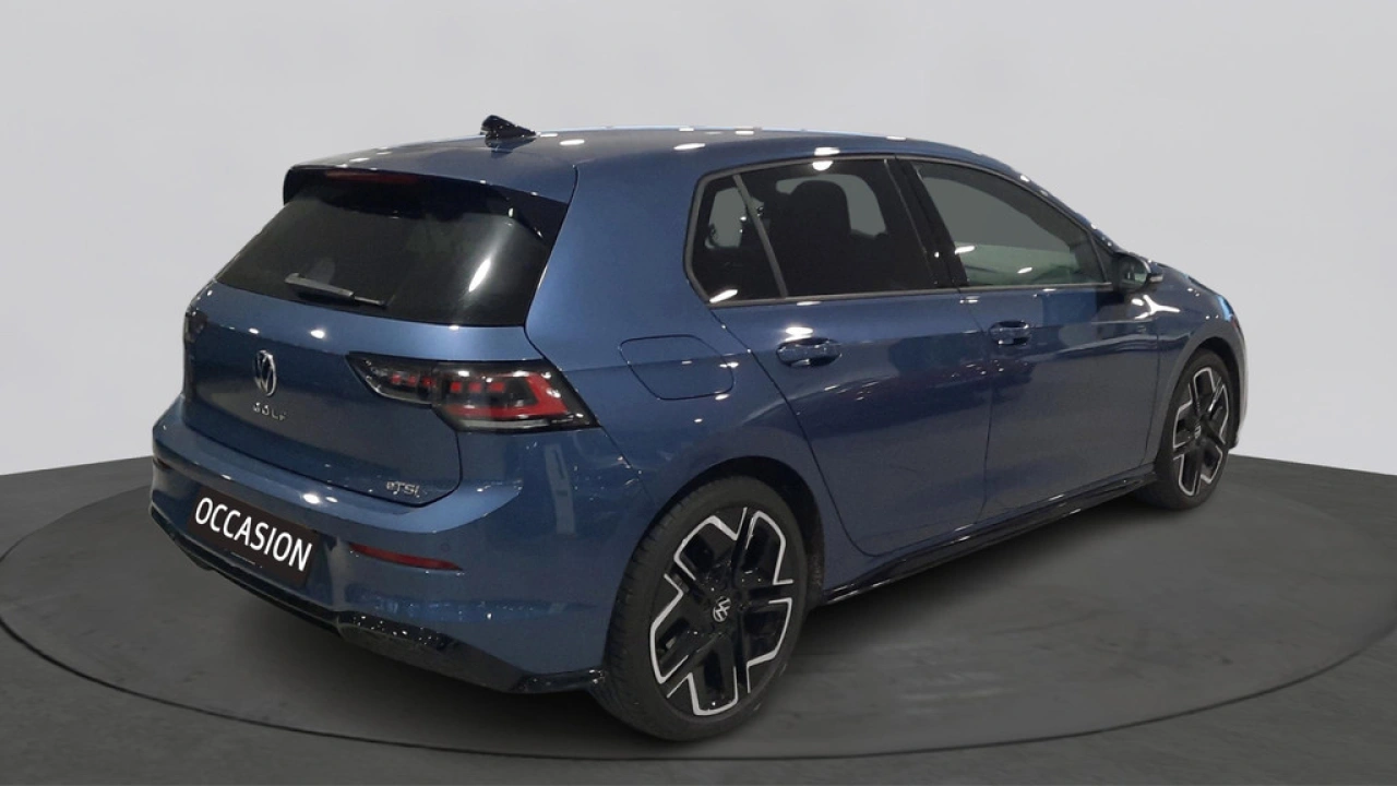 Volkswagen Golf 1.5 eTSI Automaat R-Line Edition | Demo | LED Matrix | 18
