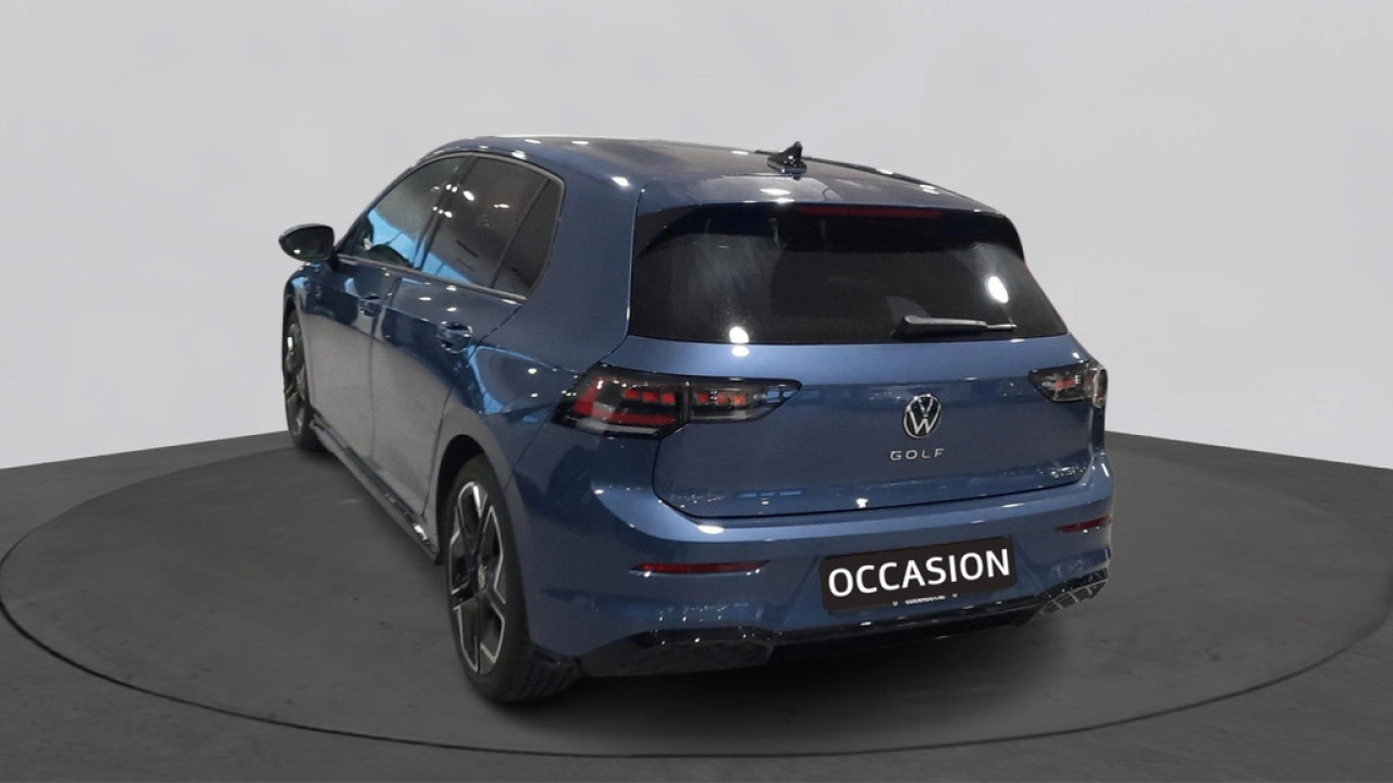 Volkswagen Golf 1.5 eTSI Automaat R-Line Edition | Demo | LED Matrix | 18