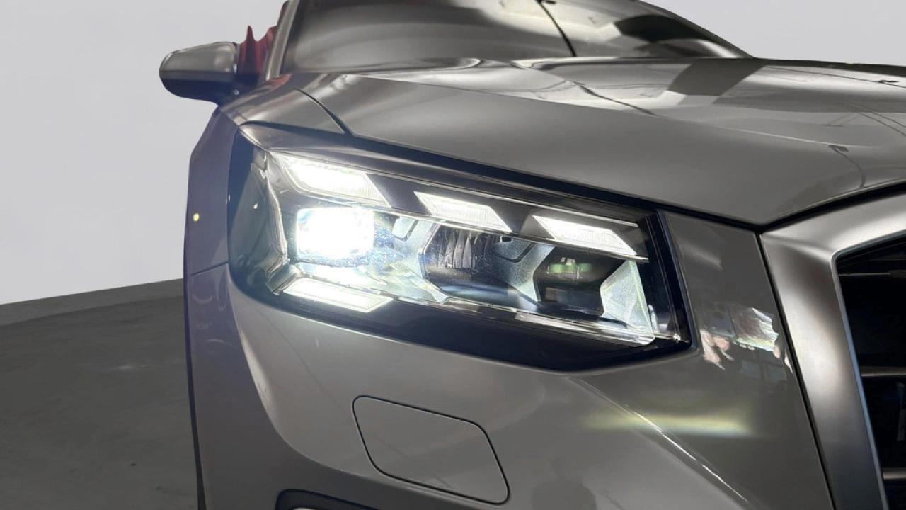 Audi Q2 35 TFSI 150Pk S-Line Edition / Stoelverwarming / Panorama dak / Matrix LED