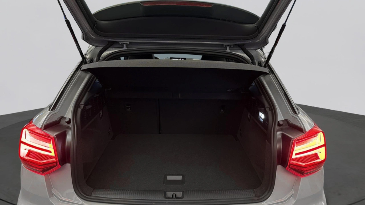 Audi Q2 35 TFSI 150Pk S-Line Edition / Stoelverwarming / Panorama dak / Matrix LED