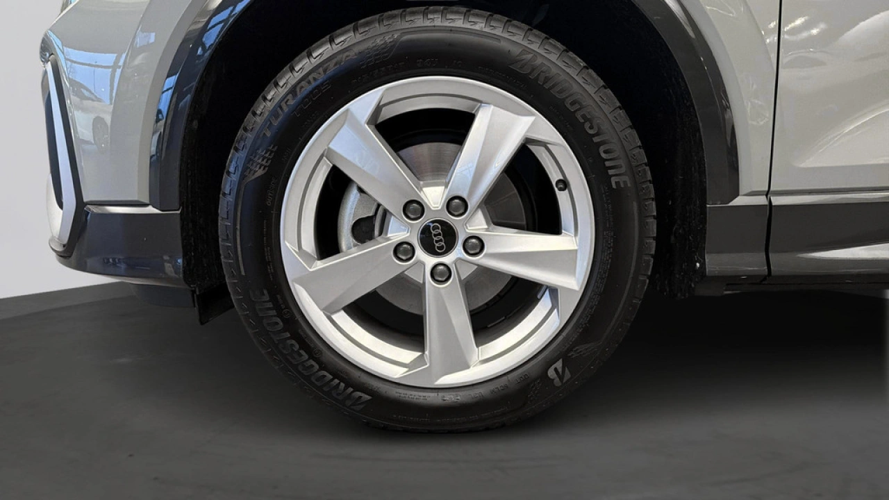 Audi Q2 35 TFSI 150Pk S-Line Edition / Stoelverwarming / Panorama dak / Matrix LED