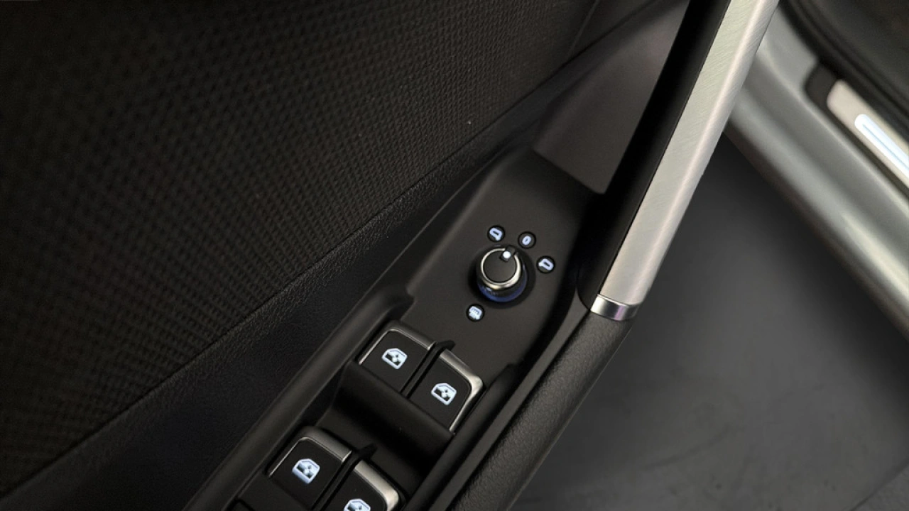 Audi Q2 35 TFSI 150Pk S-Line Edition / Stoelverwarming / Panorama dak / Matrix LED