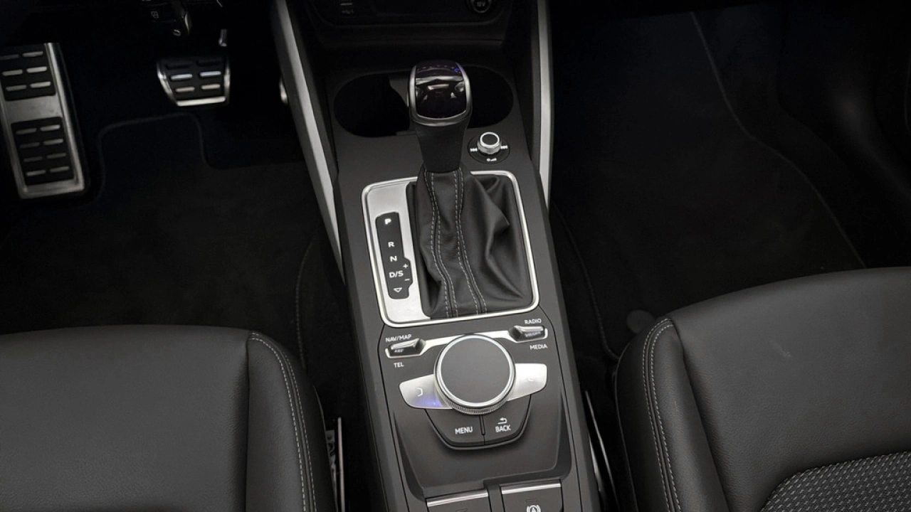 Audi Q2 35 TFSI 150Pk S-Line Edition / Stoelverwarming / Panorama dak / Matrix LED