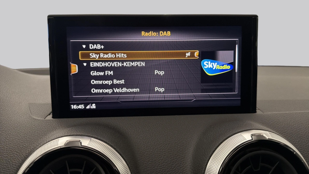 Audi Q2 35 TFSI 150Pk S-Line Edition / Stoelverwarming / Panorama dak / Matrix LED