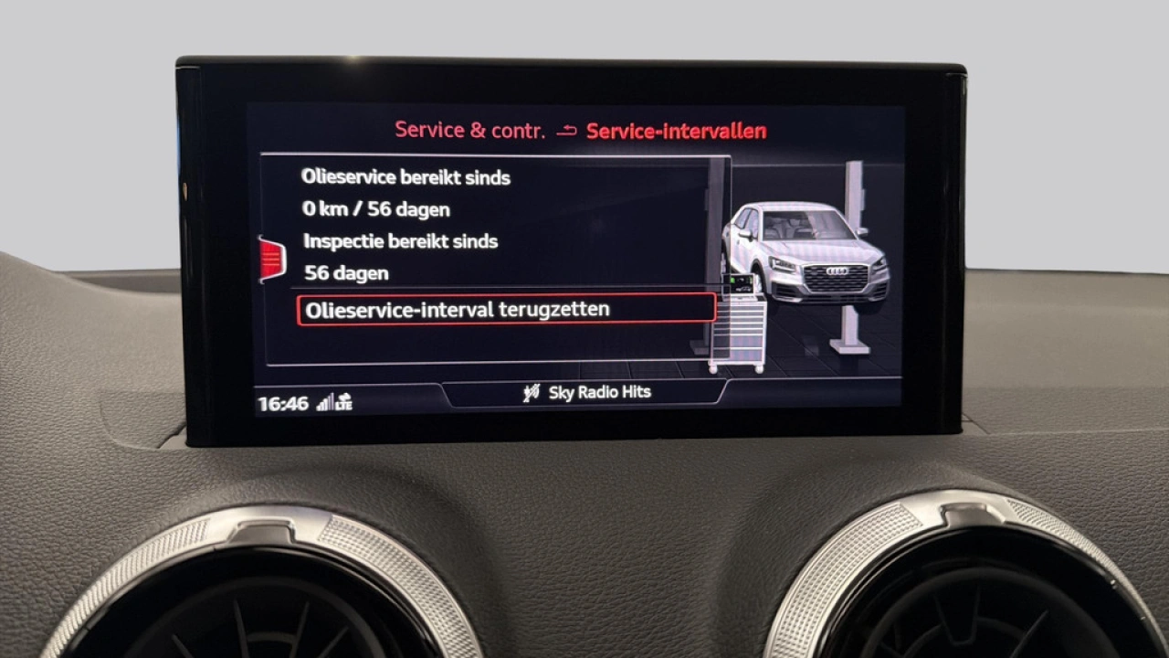 Audi Q2 35 TFSI 150Pk S-Line Edition / Stoelverwarming / Panorama dak / Matrix LED