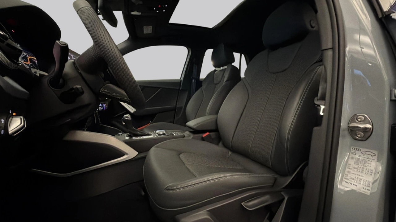 Audi Q2 35 TFSI 150Pk S-Line Edition / Stoelverwarming / Panorama dak / Matrix LED