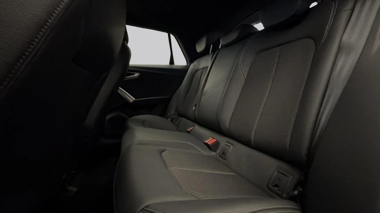 Audi Q2 35 TFSI 150Pk S-Line Edition / Stoelverwarming / Panorama dak / Matrix LED