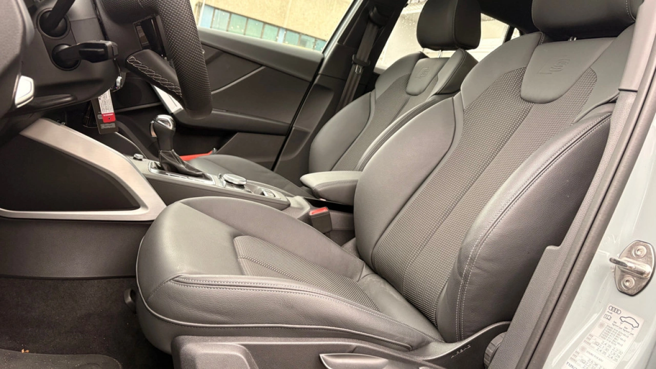 Audi Q2 35 TFSI 150Pk S Edition / Stoelverwarming / Panorama dak / Matrix LED