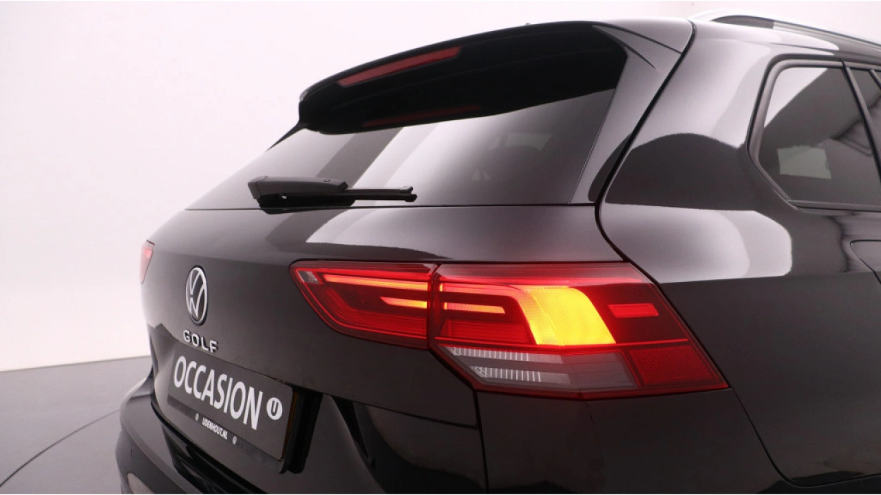 Volkswagen Golf Variant 1.0 TSI Life | Navigatie | Trekhaak | Privacy Glass | Nieuw binnen |