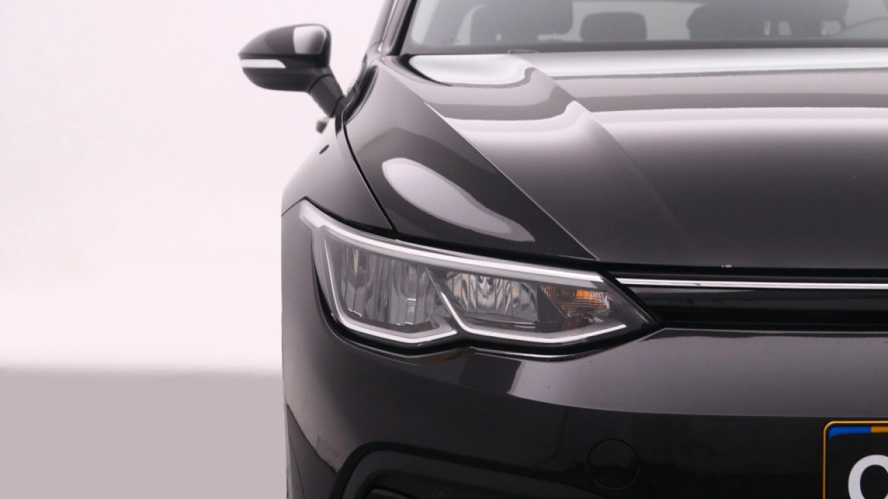 Volkswagen Golf Variant 1.0 TSI Life | Navigatie | Trekhaak | Privacy Glass | Nieuw binnen |