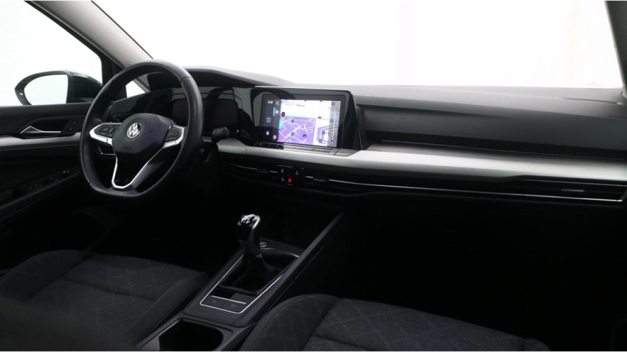 Volkswagen Golf Variant 1.0 TSI Life | Navigatie | Trekhaak | Privacy Glass | Nieuw binnen |