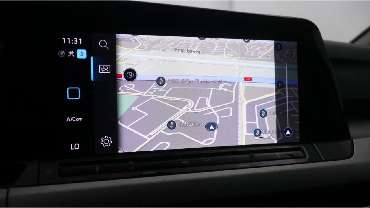 Volkswagen Golf Variant 1.0 TSI Life | Navigatie | Trekhaak | Privacy Glass | Nieuw binnen |