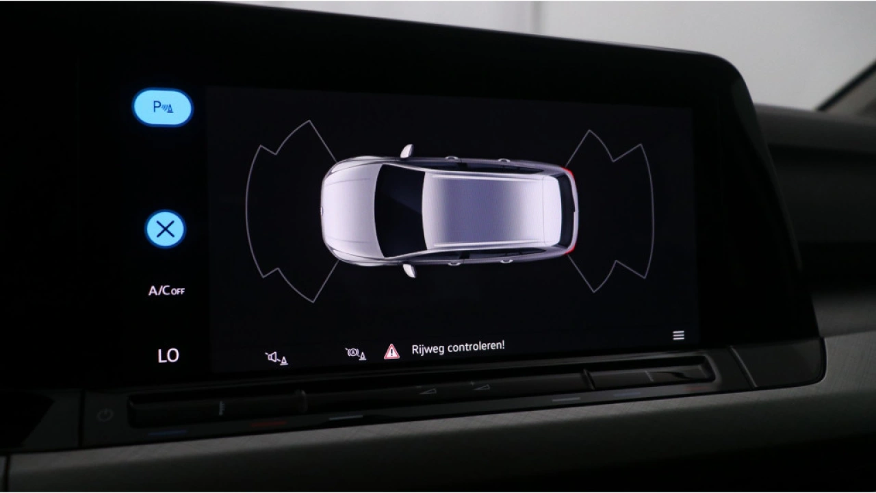 Volkswagen Golf Variant 1.0 TSI Life | Navigatie | Trekhaak | Privacy Glass | Nieuw binnen |