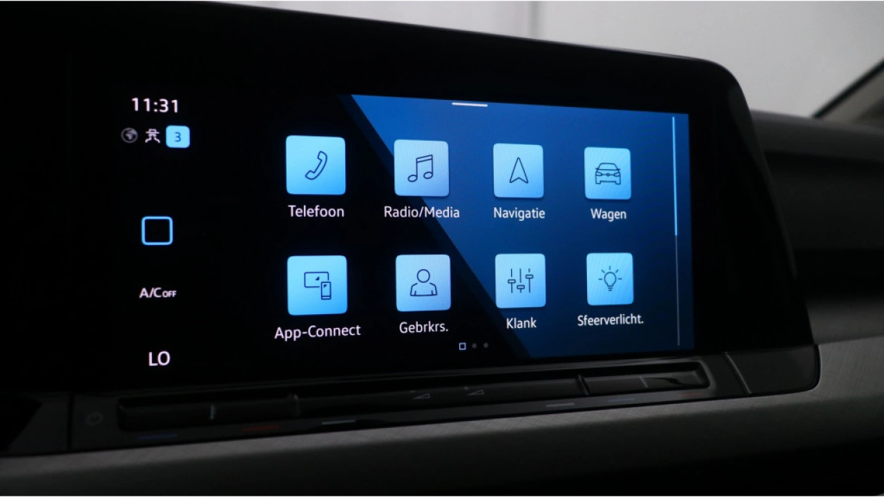 Volkswagen Golf Variant 1.0 TSI Life | Navigatie | Trekhaak | Privacy Glass | Nieuw binnen |