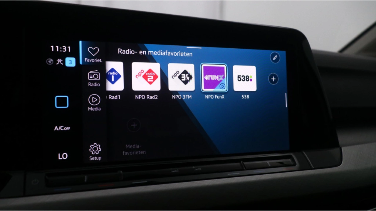 Volkswagen Golf Variant 1.0 TSI Life | Navigatie | Trekhaak | Privacy Glass | Nieuw binnen |