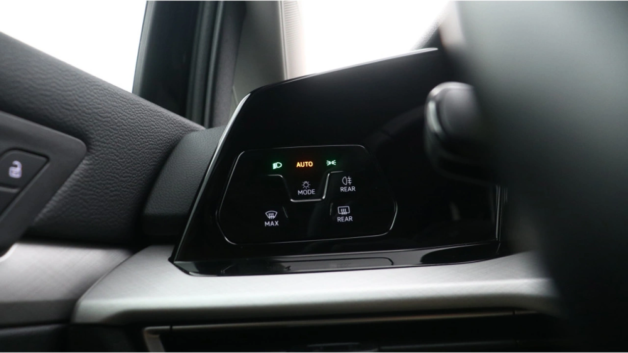 Volkswagen Golf Variant 1.0 TSI Life | Navigatie | Trekhaak | Privacy Glass | Nieuw binnen |