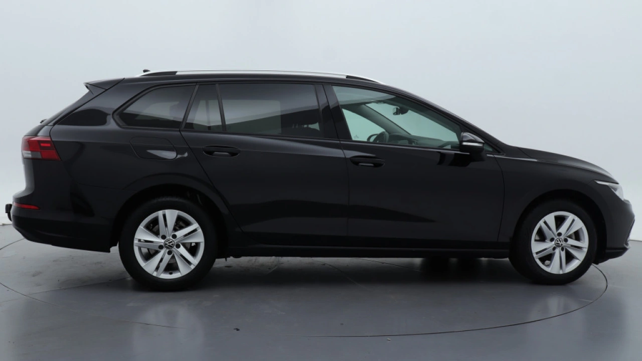 Volkswagen Golf Variant 1.0 TSI Life | Navigatie | Trekhaak | Privacy Glass | Nieuw binnen |