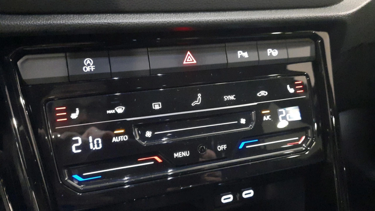 Volkswagen T-Roc 1.5 TSI Automaat | R-Line Business | trekhaak | Camera | Nieuw binnen|