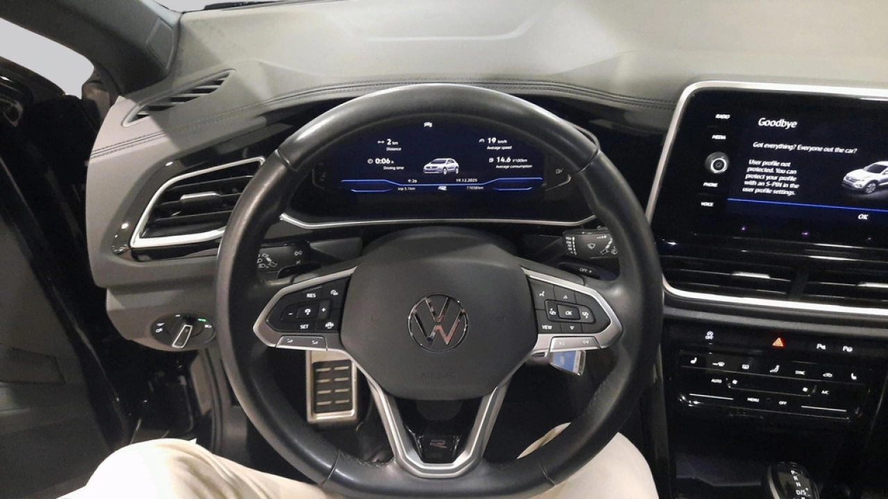 Volkswagen T-Roc 1.5 TSI Automaat | R-Line Business | trekhaak | Camera | Nieuw binnen|