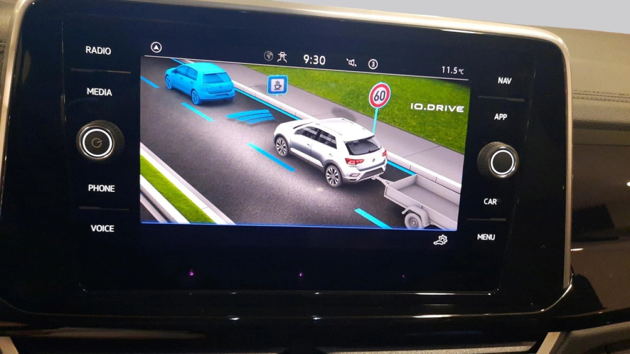 Volkswagen T-Roc 1.5 TSI Automaat | R-Line Business | trekhaak | Camera | Nieuw binnen|