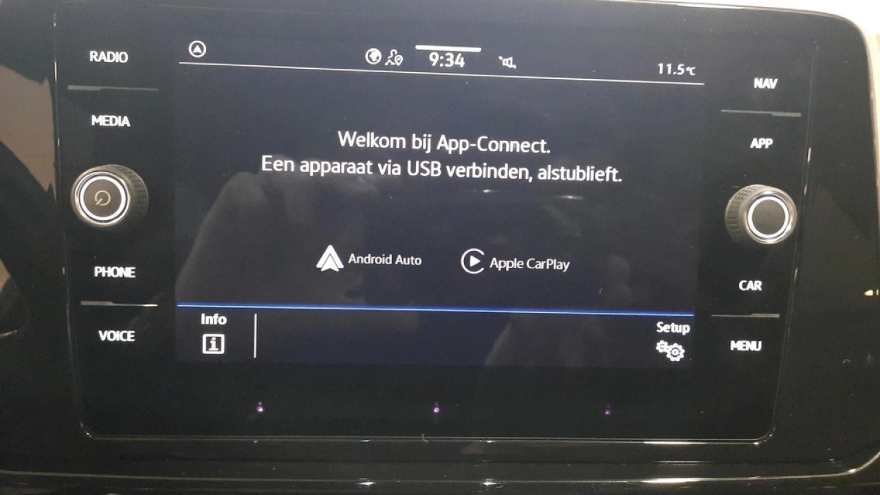 Volkswagen T-Roc 1.5 TSI Automaat | R-Line Business | trekhaak | Camera | Nieuw binnen|