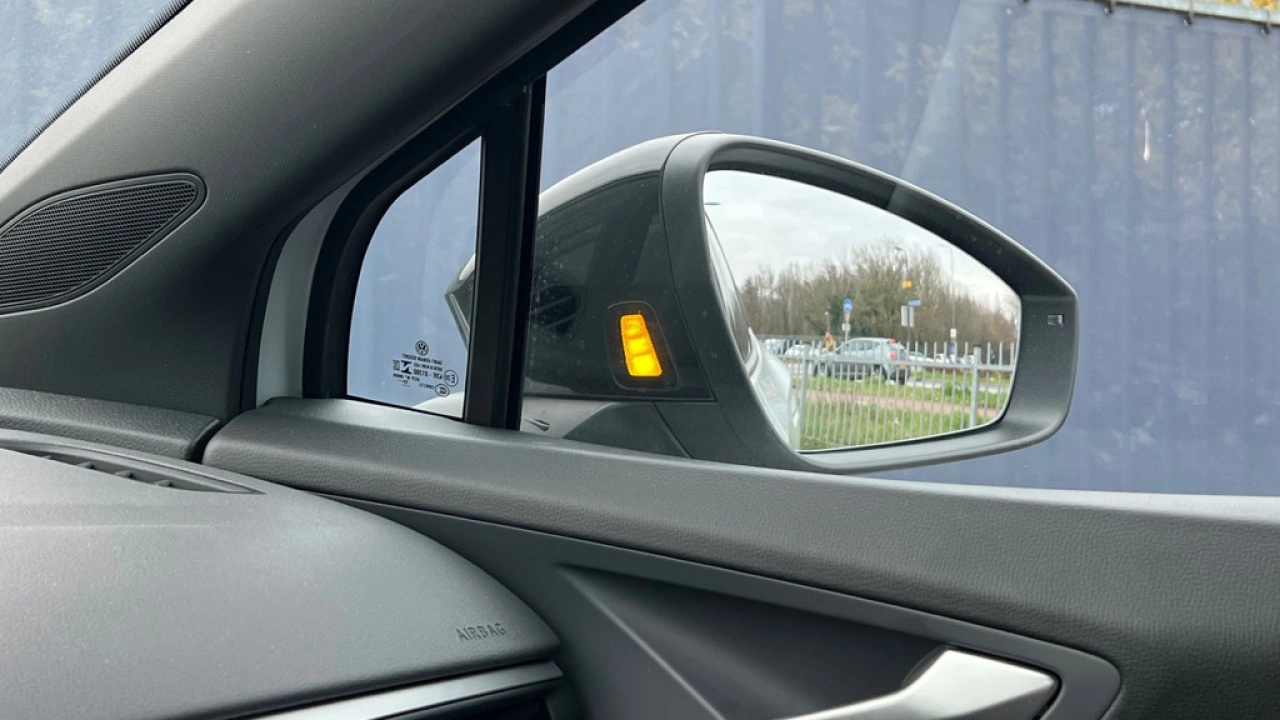 Volkswagen ID.4 First Max 77 kWh 204pk Panoramadak 360 Camera