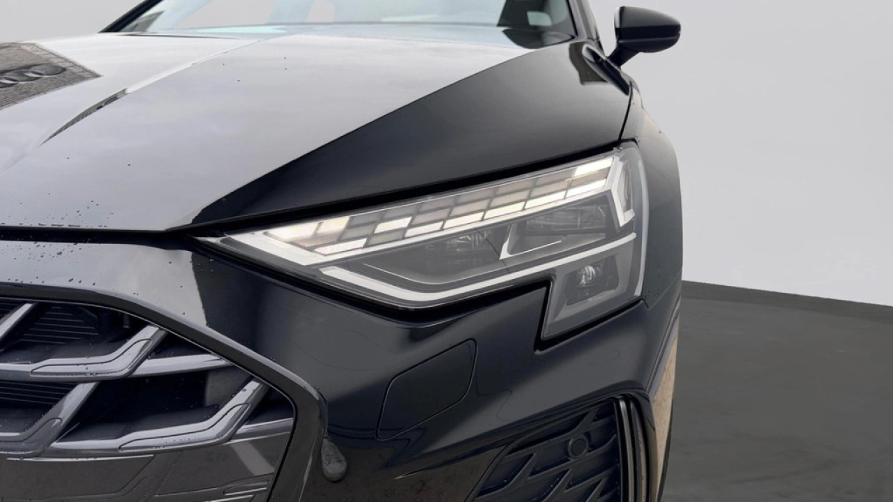 Audi A3 Limousine 30 TFSI 116Pk S Edition / Stoelverwarming / Camera / 19'' LMV