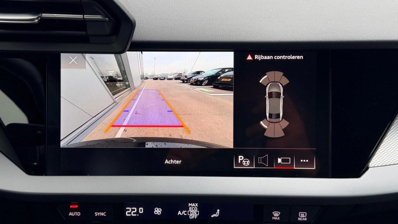 Audi A3 Limousine 30 TFSI 116Pk S Edition / Stoelverwarming / Camera / 19'' LMV