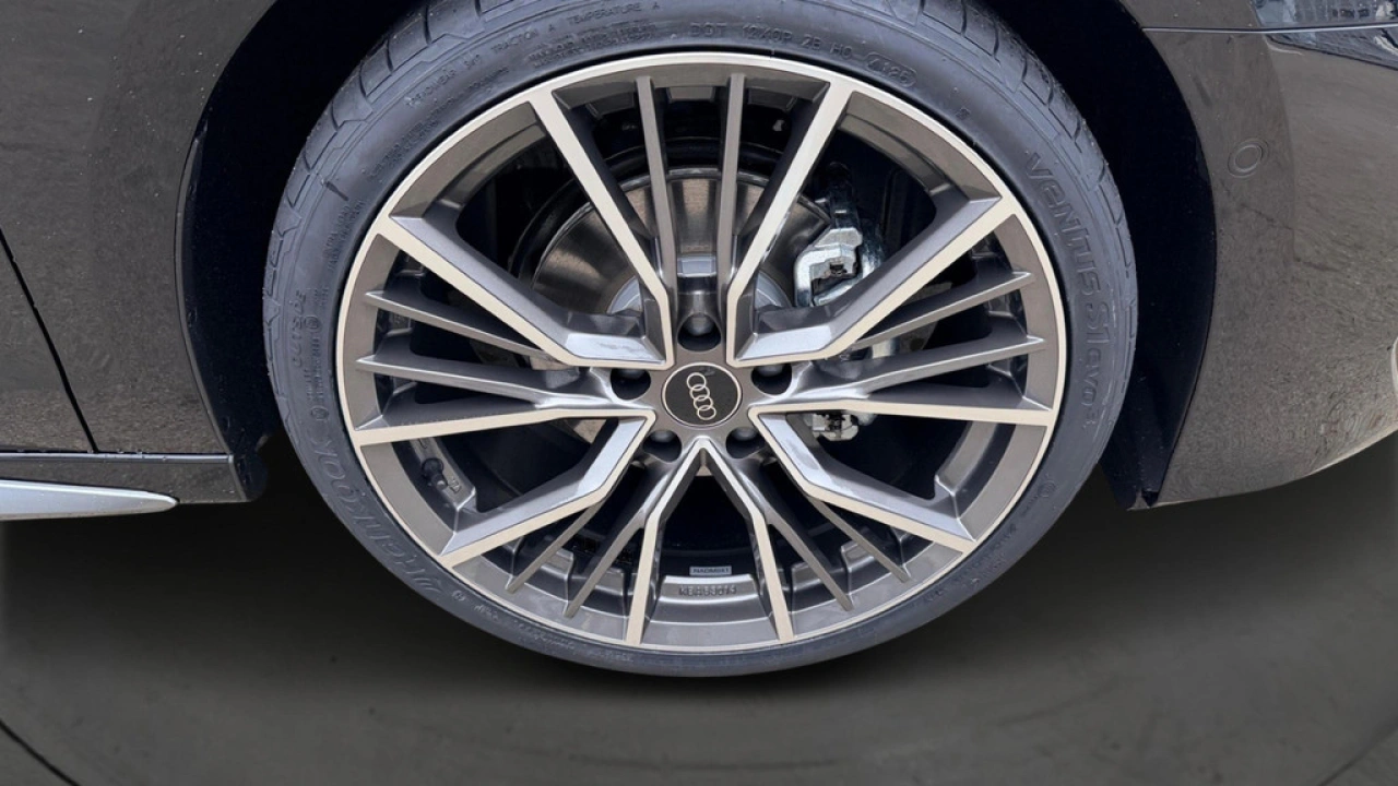 Audi A3 Limousine 30 TFSI 116Pk S Edition / Stoelverwarming / Camera / 19'' LMV