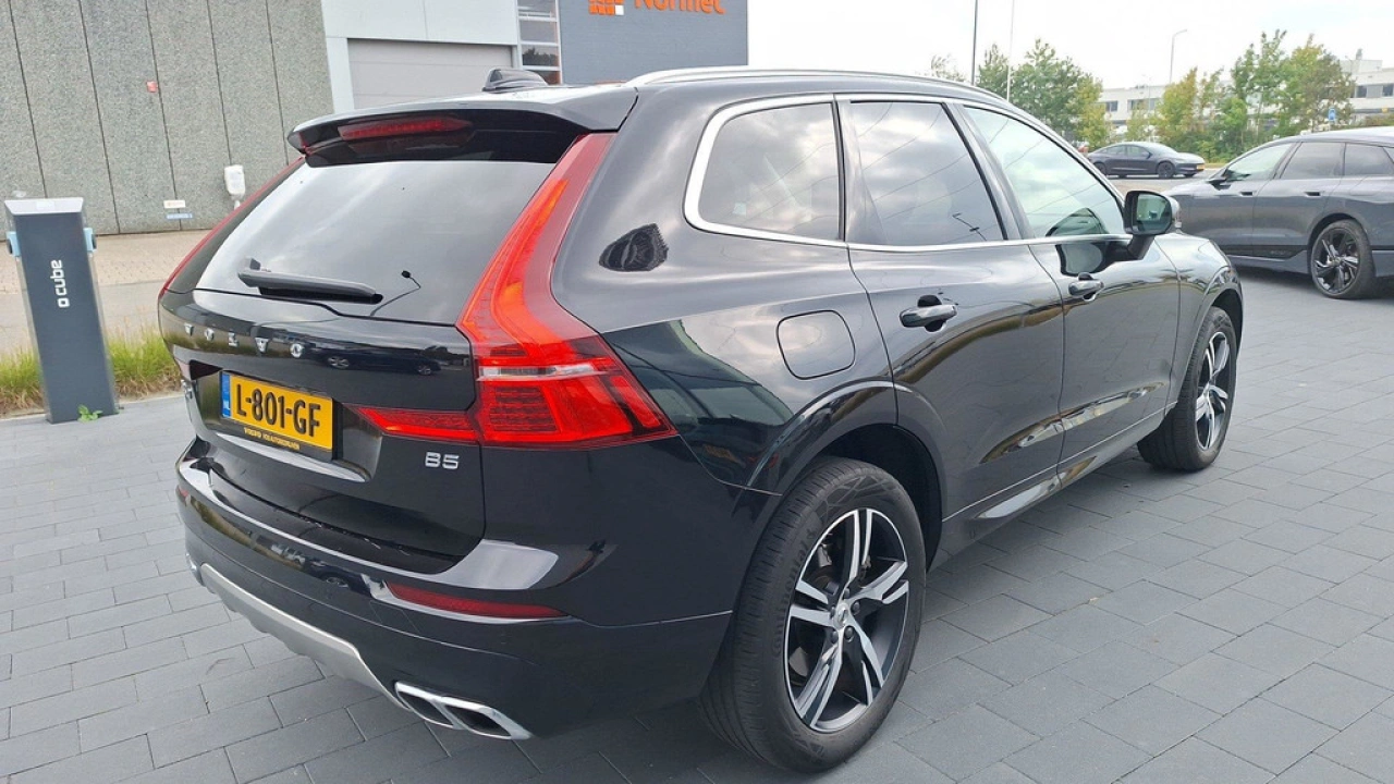 Volvo XC60 2.0 B5 Momentum Exclusive