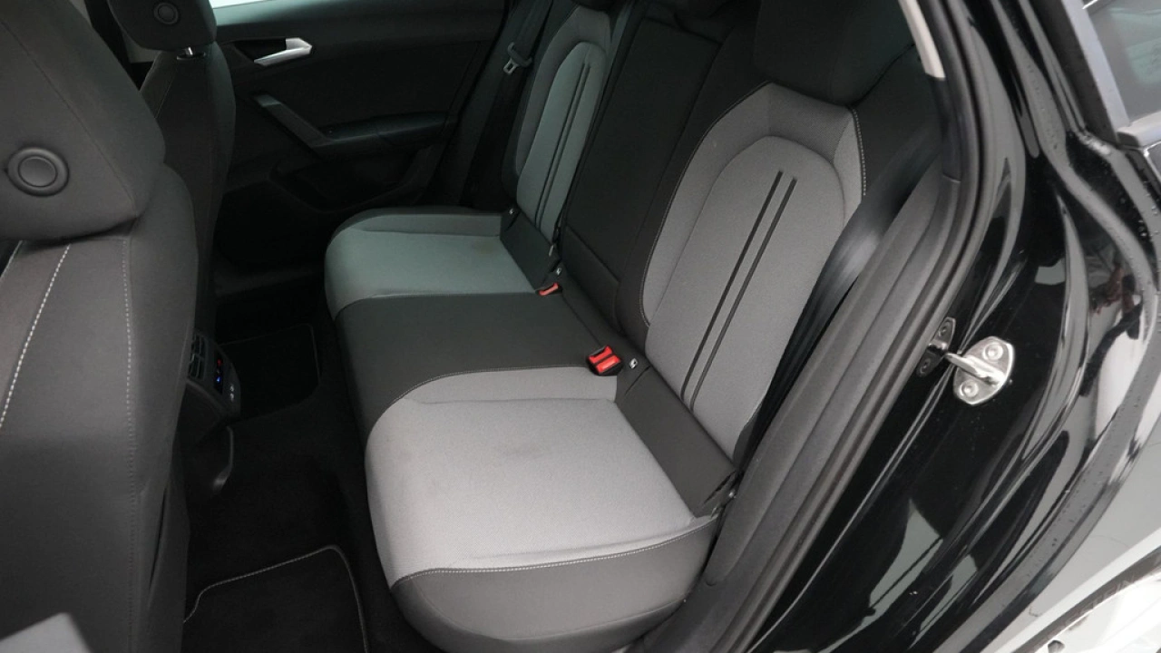 SEAT Leon Sportstourer 1.0 eTSI 110pk DSG Style Business Intense