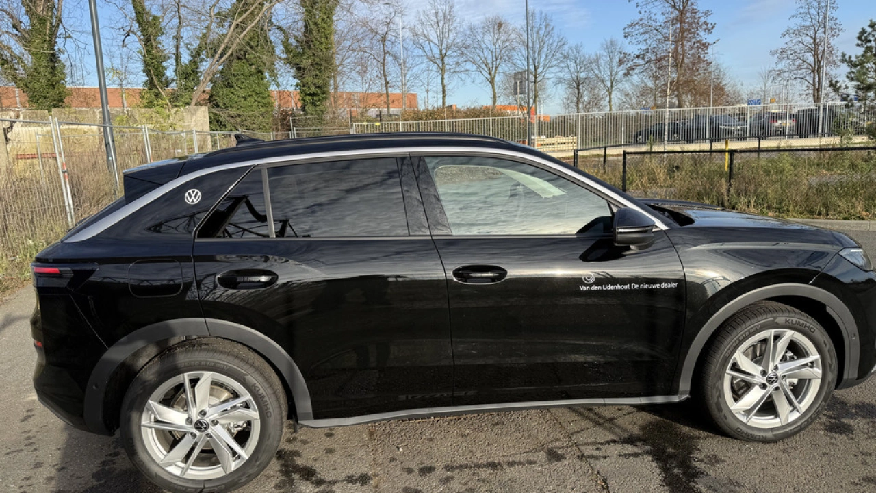 Volkswagen T-Roc 1.5 eTsi 115pk Life First Edition