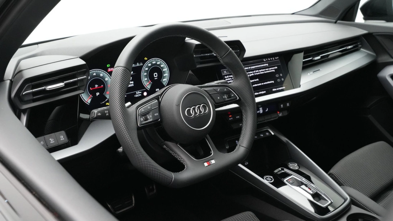 Audi A3 Limousine 30 TFSI 115 pk S-Tronic S-line edition