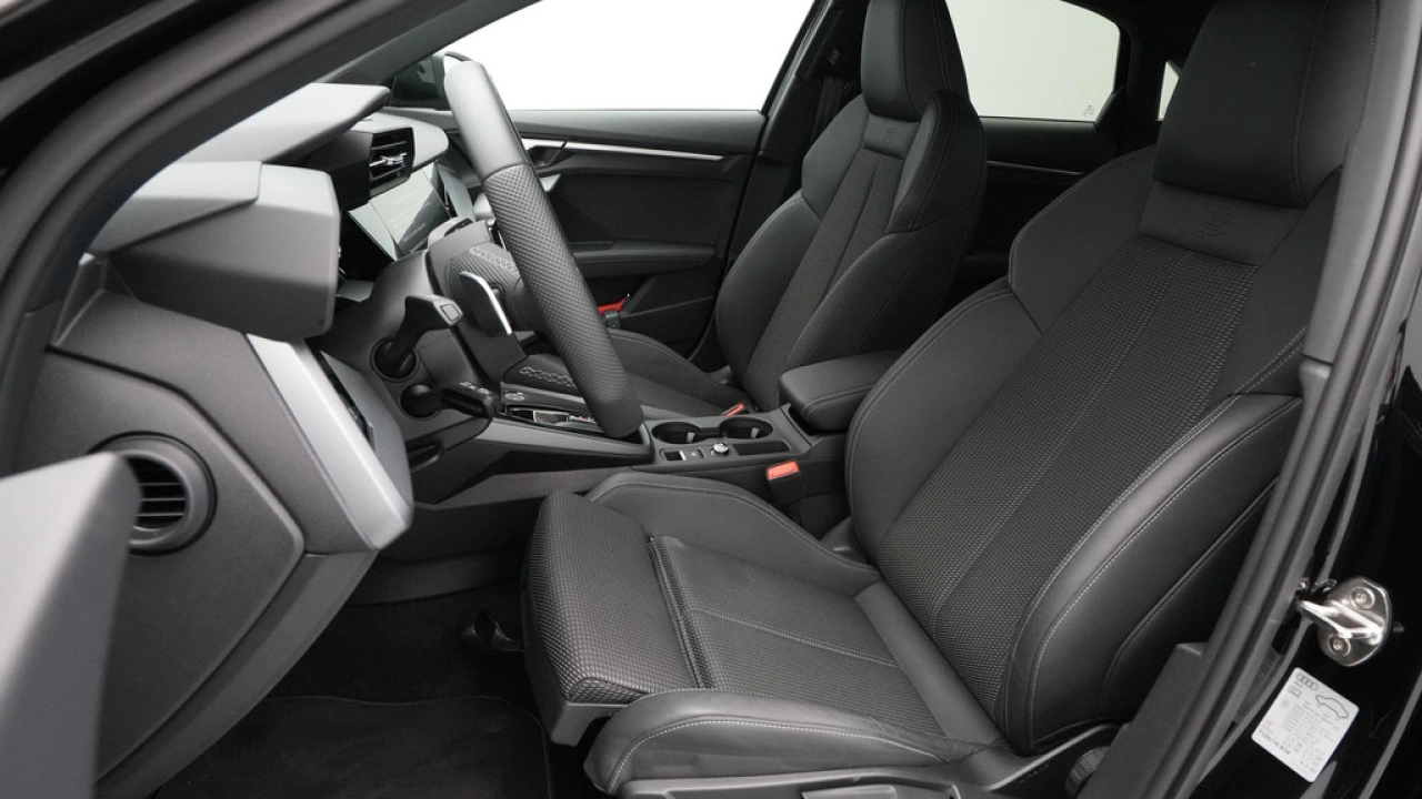 Audi A3 Limousine 30 TFSI 115 pk S-Tronic S-line edition