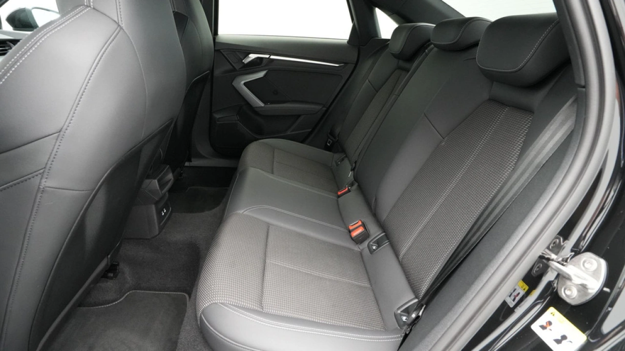 Audi A3 Limousine 30 TFSI 115 pk S-Tronic S-line edition