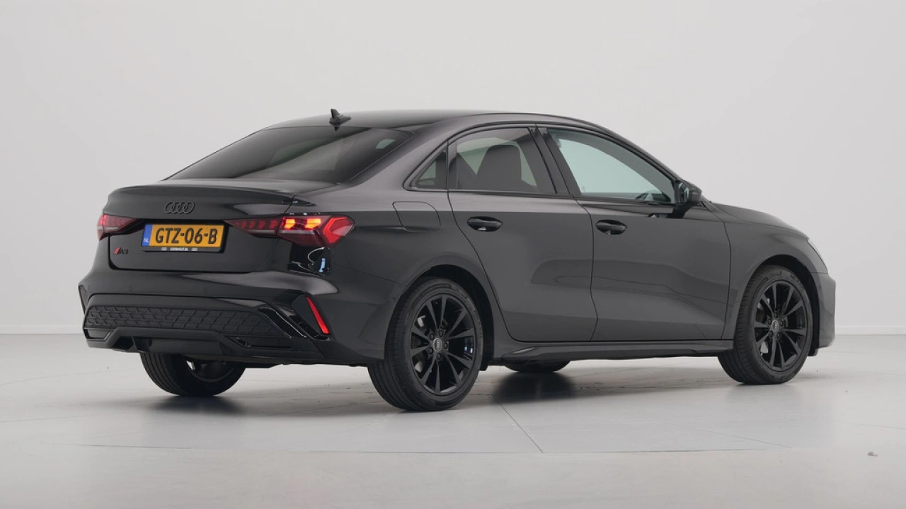 Audi A3 Limousine 30 TFSI 115 pk S-Tronic S-line edition