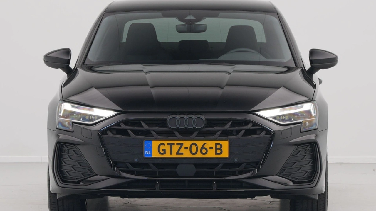 Audi A3 Limousine 30 TFSI 115 pk S-Tronic S-line edition