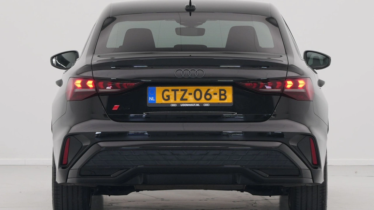 Audi A3 Limousine 30 TFSI 115 pk S-Tronic S-line edition