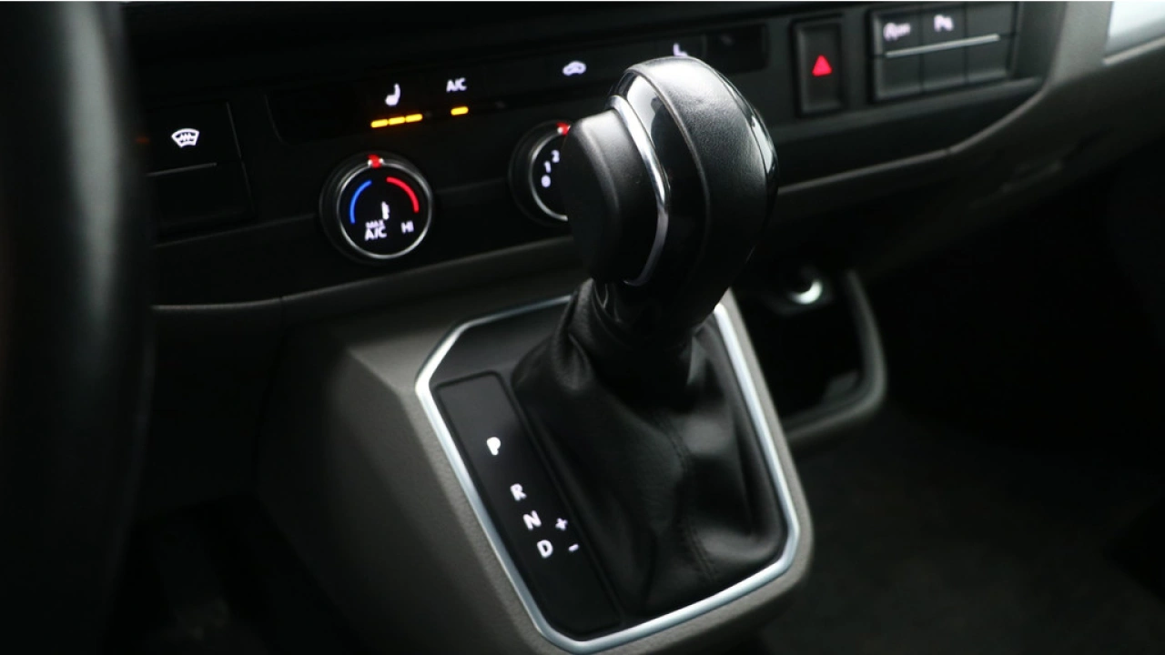 VW Bedrijfswagens Transporter L2H1 2.0 TDI 204pk DSG Bulli