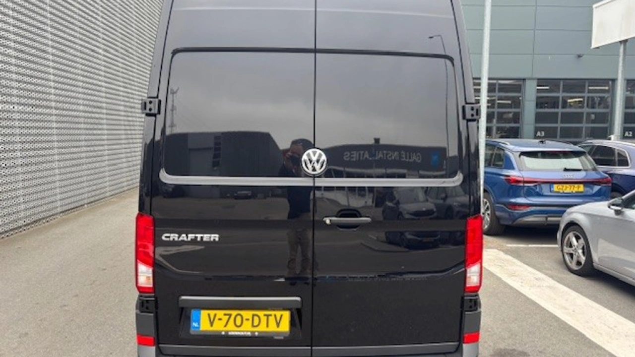VW Bedrijfswagens Crafter L3H3 2.0 TDI 140pk 3.5T Exclusive-Edition