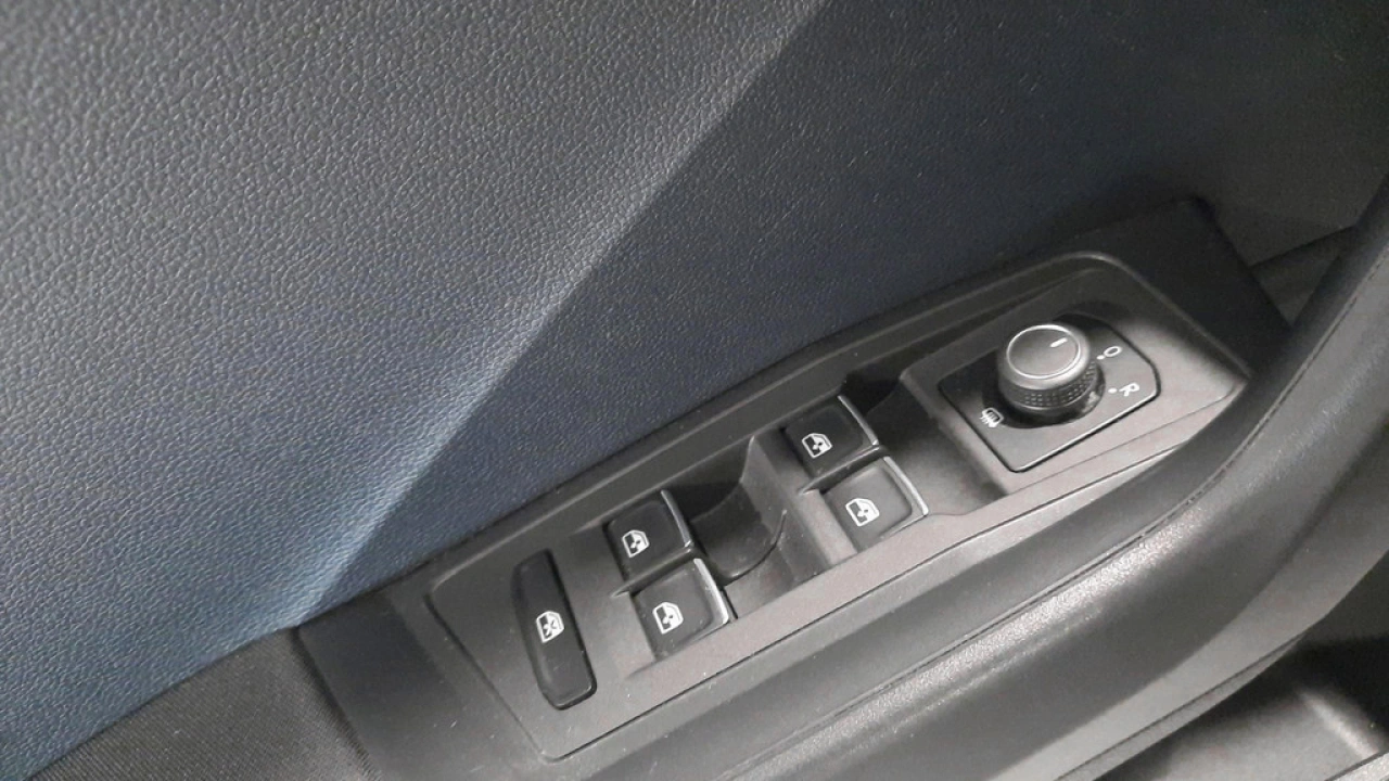 Volkswagen T-Roc 1.0 TSI Style Executive | Navi | Privacy Glass | 17