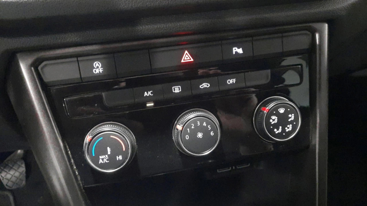 Volkswagen T-Roc 1.0 TSI Style Executive | Navi | Privacy Glass | 17