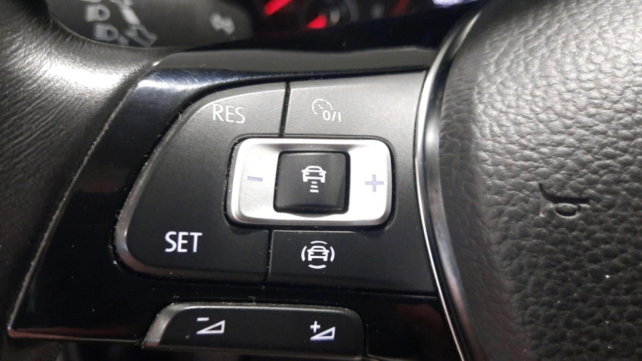 Volkswagen T-Roc 1.0 TSI Style Executive | Navi | Privacy Glass | 17