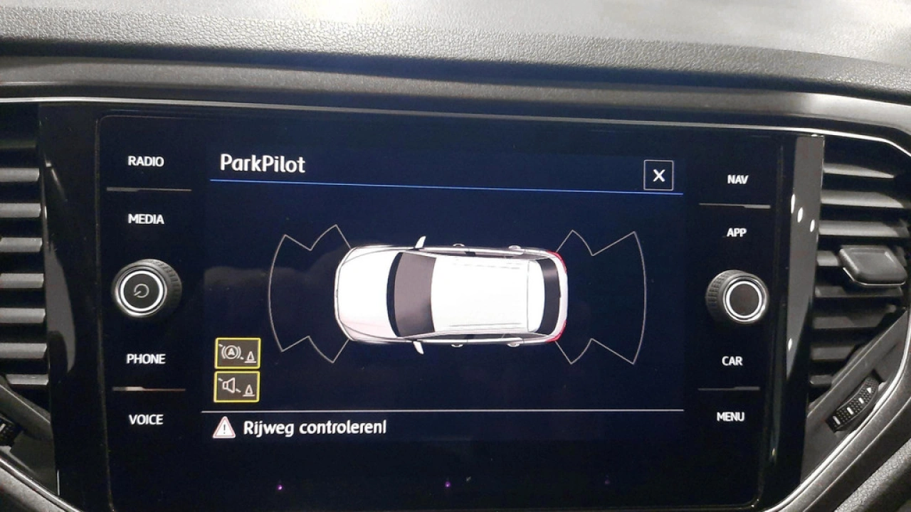 Volkswagen T-Roc 1.0 TSI Style Executive | Navi | Privacy Glass | 17