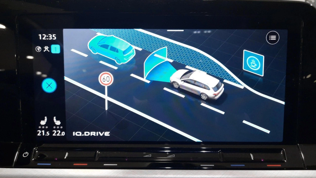 Volkswagen Golf Variant 1.0 TSI Life Business | Camera | Ergonomische stoel | App Connect | Navigatie |