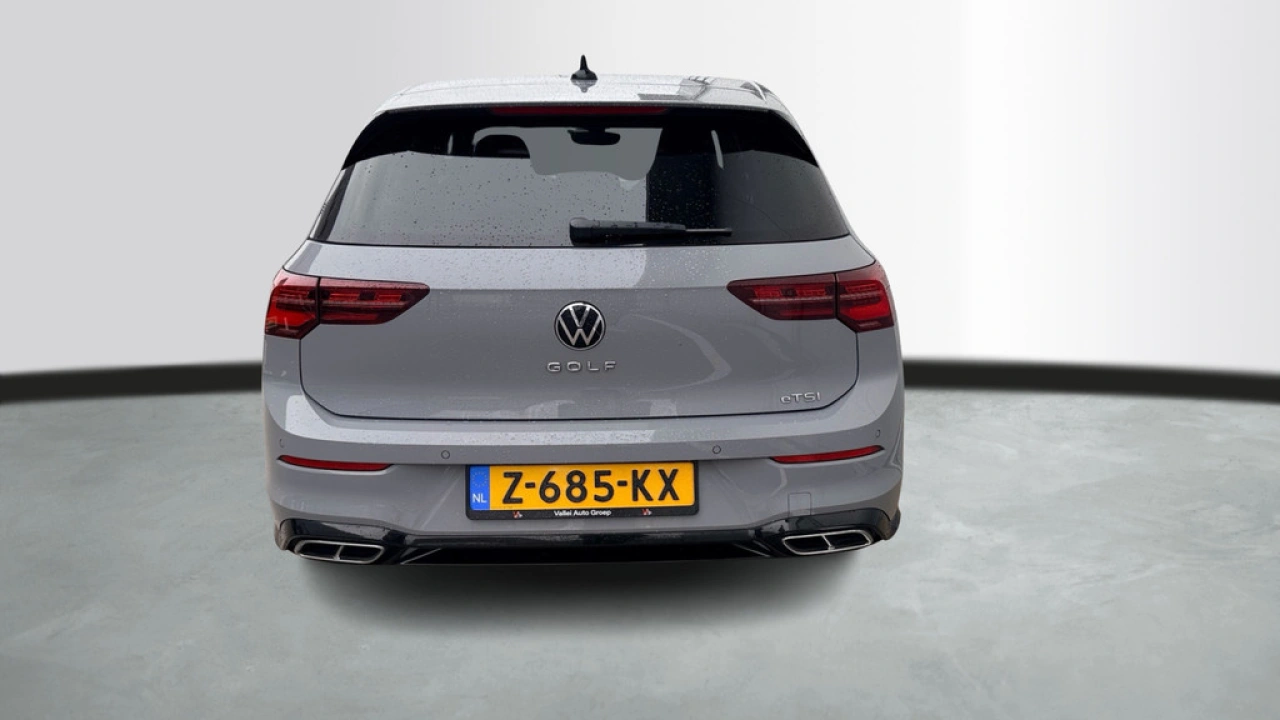 Volkswagen Golf 1.5 eTSI R-Line Business | Panoramadak | LED Matrix | Camera | Nieuw binnen!
