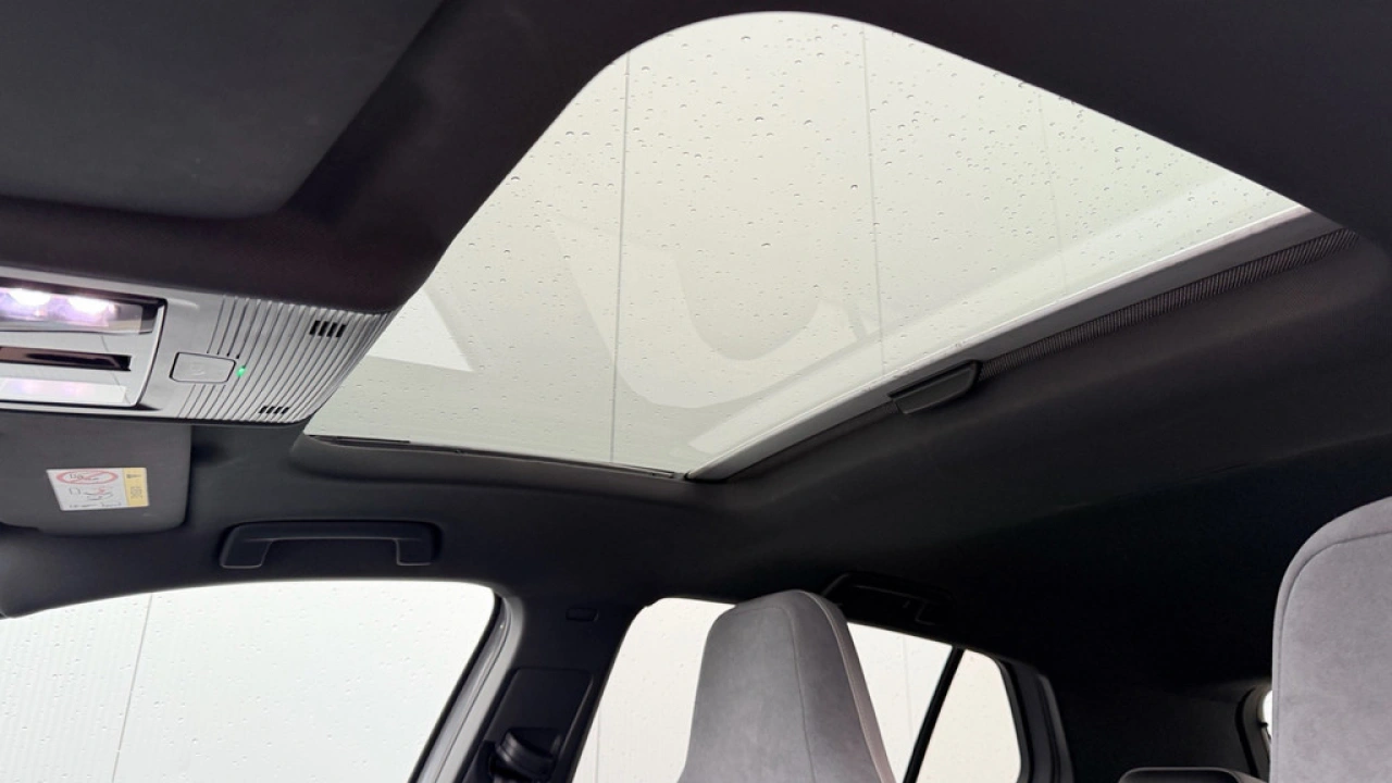 Volkswagen Golf 1.5 eTSI R-Line Business | Panoramadak | LED Matrix | Camera | Nieuw binnen!