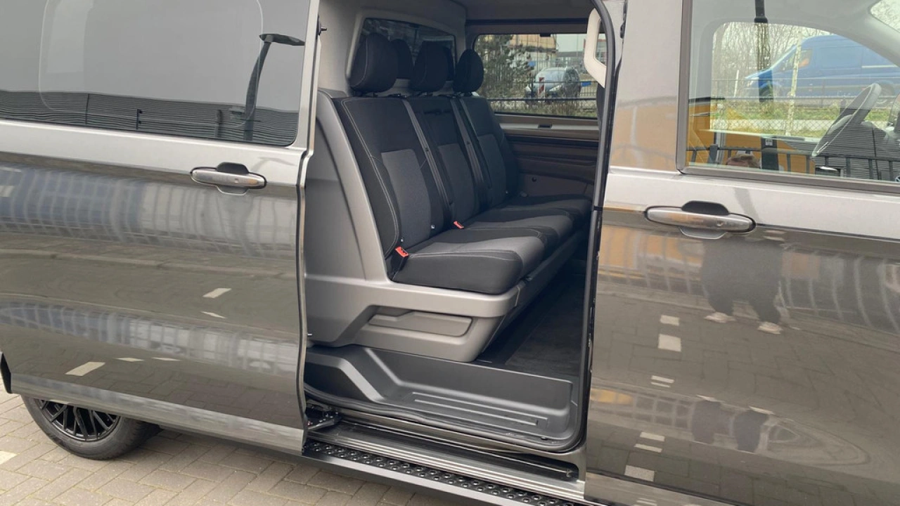 VW Bedrijfswagens Transporter Dubbele Cabine L2H1 2.0 TDI 125kW 170pk Automaat Bulli