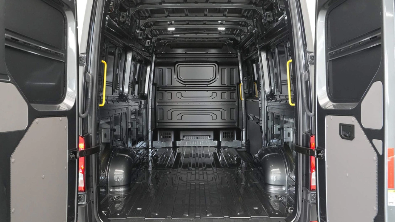 VW Bedrijfswagens Crafter 2.0 TDI 130kW 177PK GVW 3.5T L3H3 WB 3640mm Exclusive Hero Edition