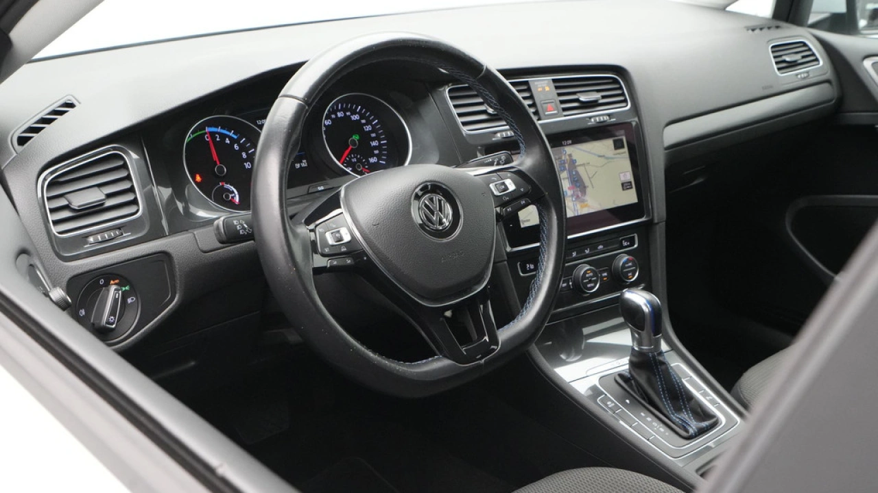 Volkswagen e-Golf e-Golf 136pk